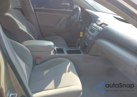 2011 Toyota Camry Le z USA, uszkodzony, nr VIN 4T1BF3EK8BU183383